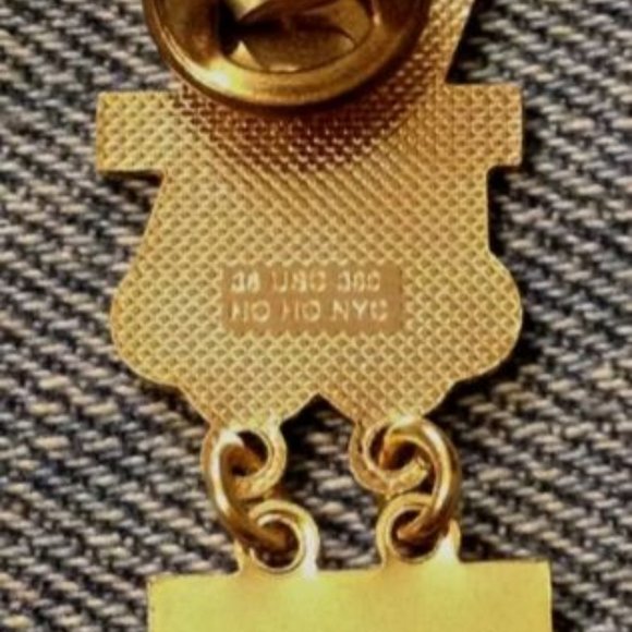 Lillehammer 1994 Olympic Pin ~ Chrysler New Yorker ~ by HoHo NYC ~ Car ~ Auto - Picture 2 of 2